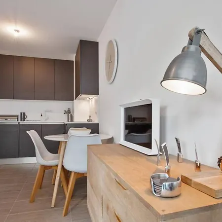 Apartment Brand New Splendid 1bed Apt Next To Beach *